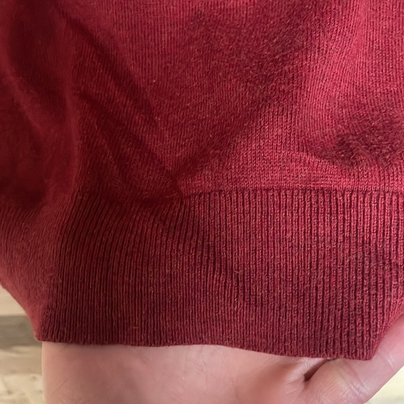 Banana Republic size L Red Crewneck Long Sleeve Lightweight Luxe Yarn Sweater - Picture 5 of 7